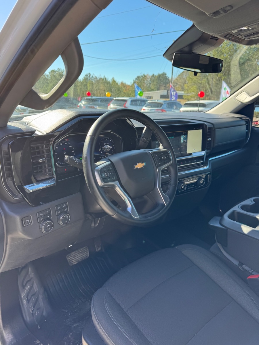 Chevrolet Silverado 1500 4WD Crew Cab 147" LT w/1LT 2024
