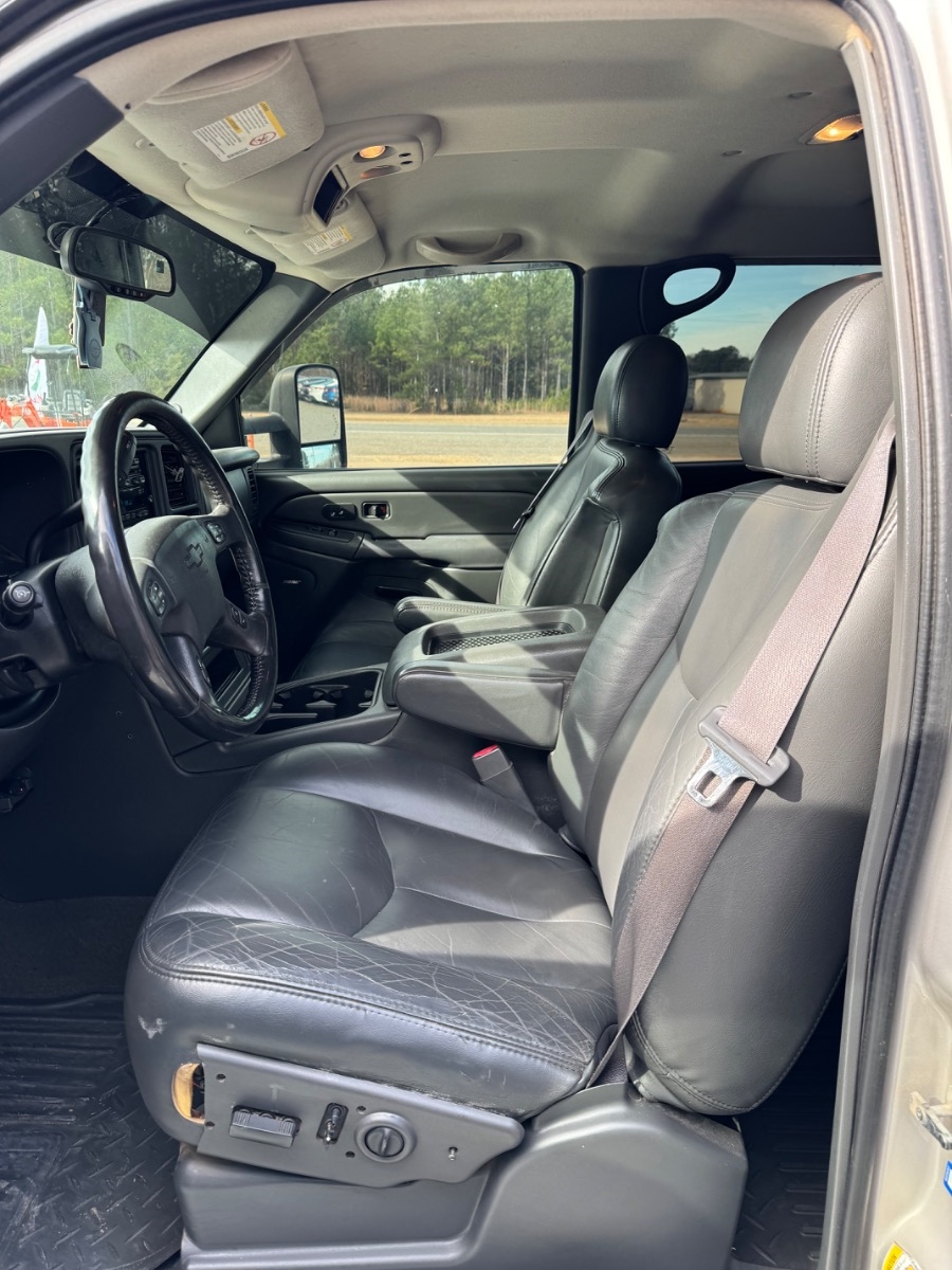 Chevrolet Silverado 2500HD Crew Cab 153" WB 4WD LT3 2006