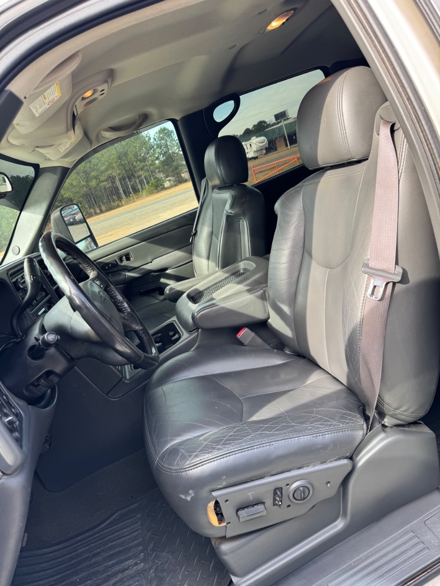 Chevrolet Silverado 2500HD Crew Cab 153" WB 4WD LT3 2006