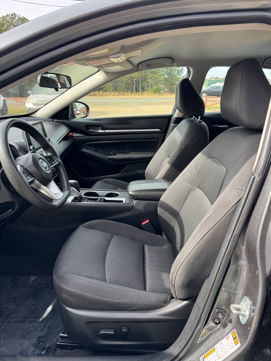 Nissan Altima 2.5 SV Sedan 2022