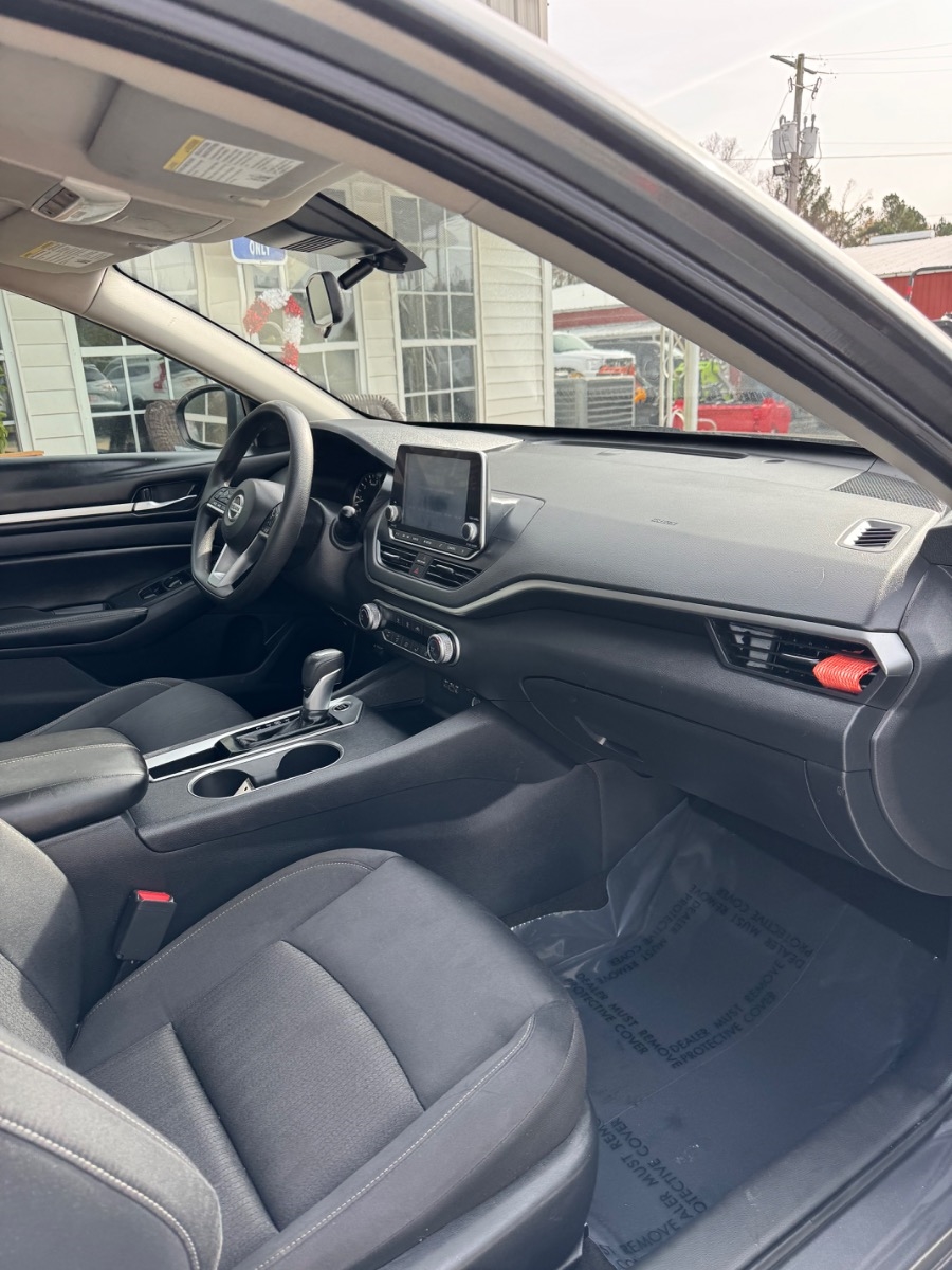 Nissan Altima 2.5 SV Sedan 2022