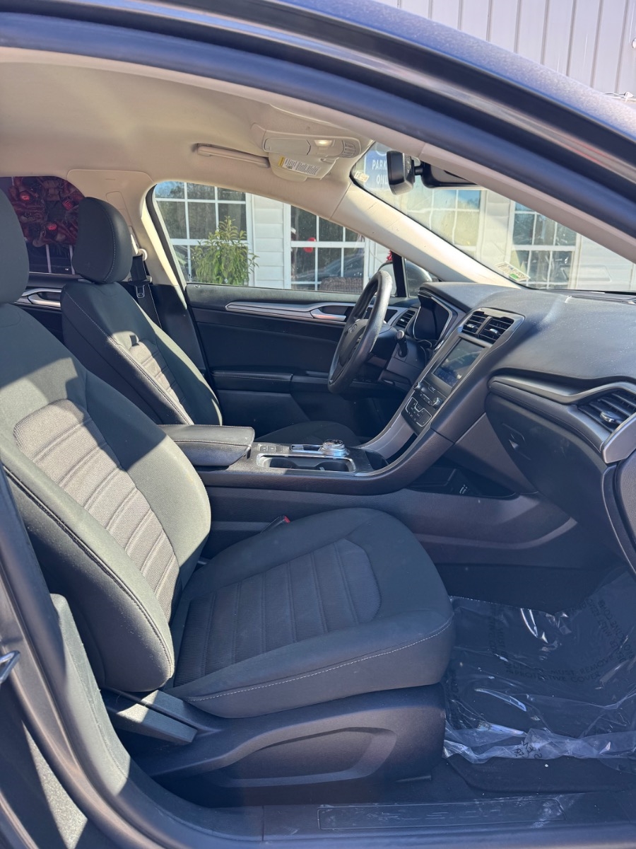 Ford Fusion SE FWD 2020