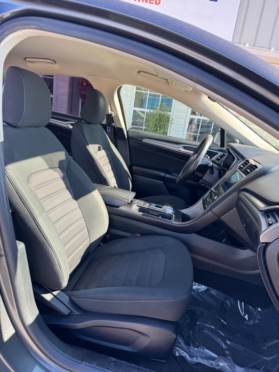 Ford Fusion SE FWD 2020