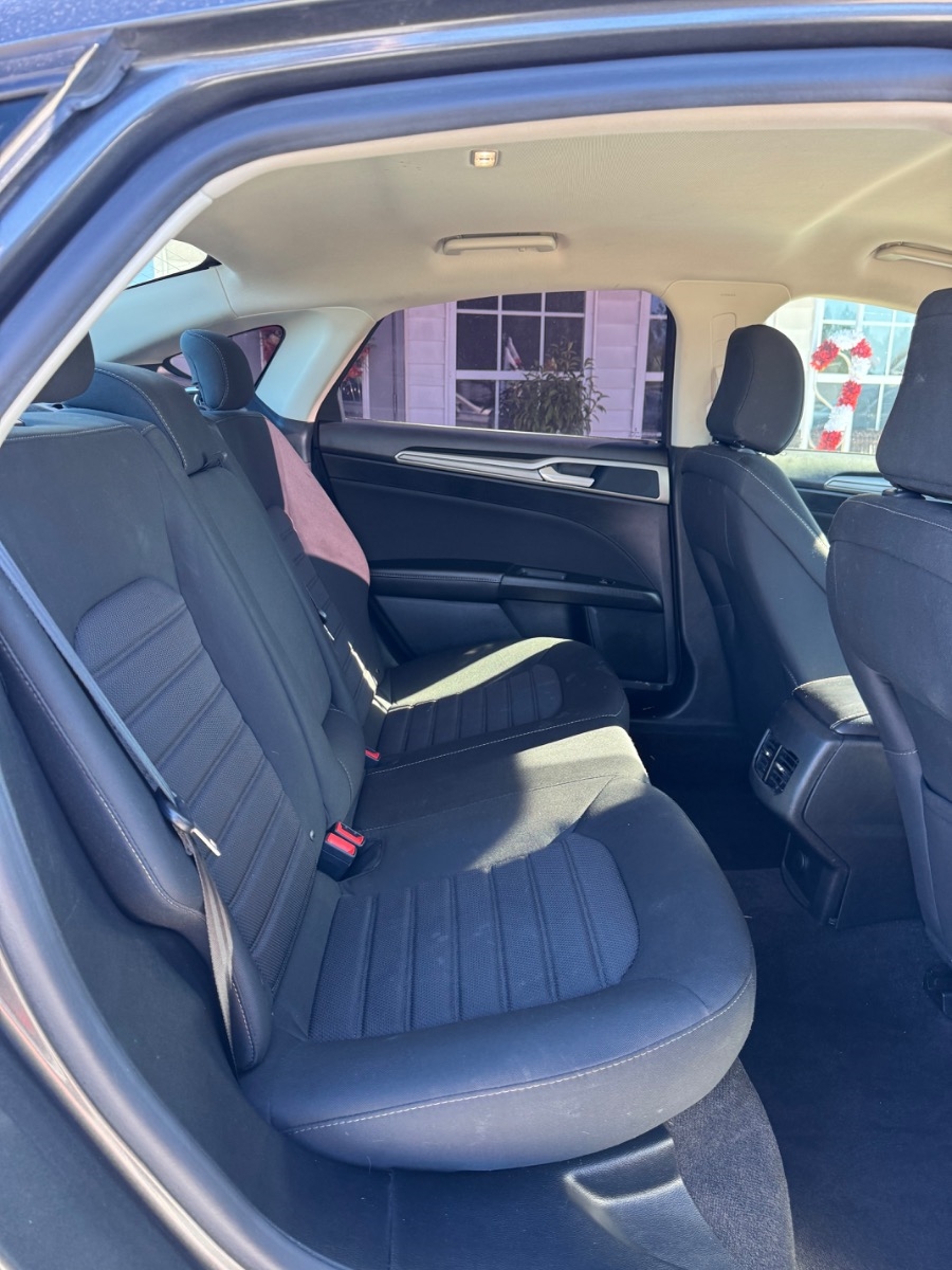 Ford Fusion SE FWD 2020