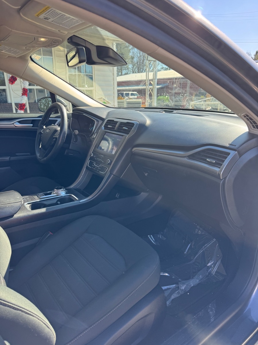 Ford Fusion SE FWD 2020