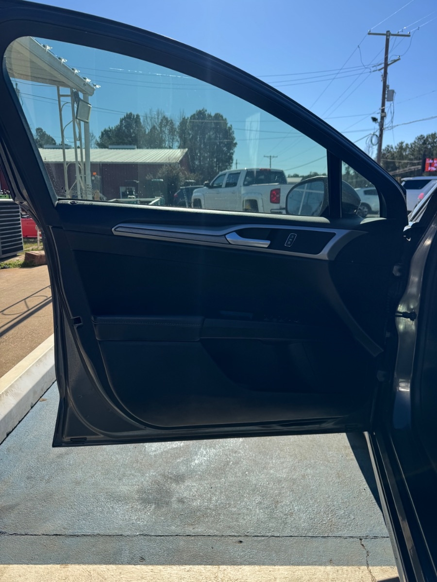 Ford Fusion SE FWD 2020