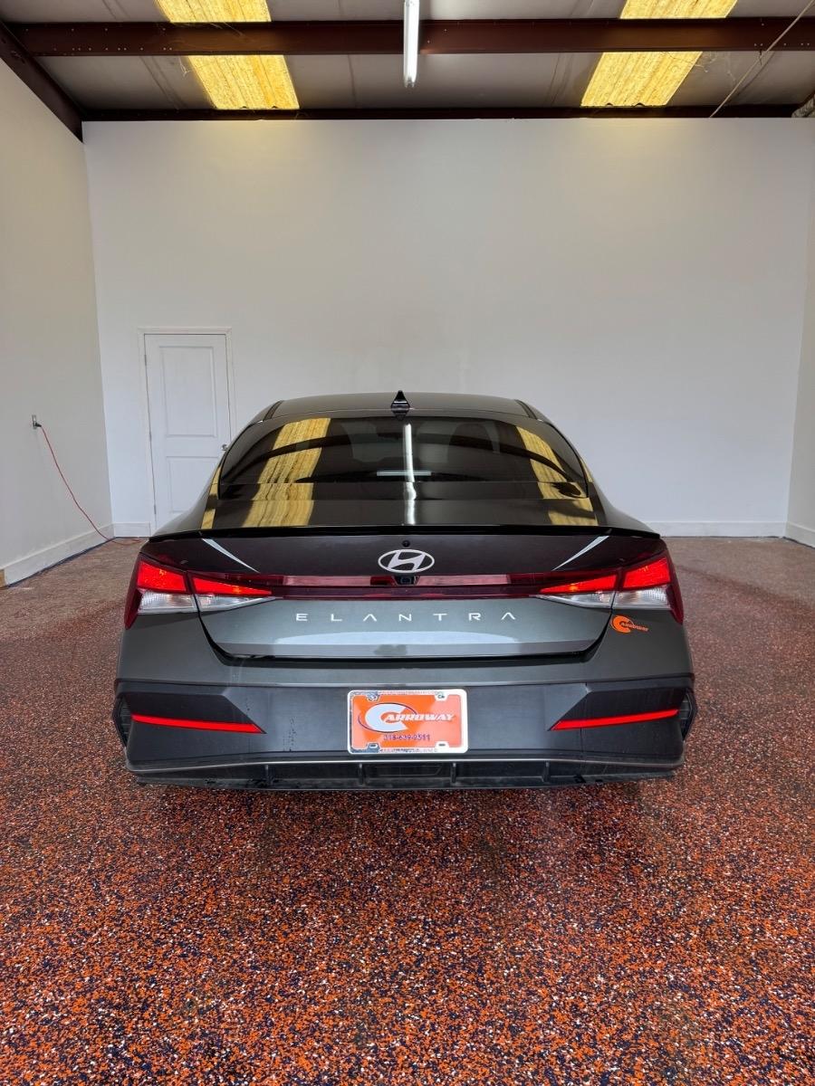 Hyundai Elantra SEL Sport IVT 2025