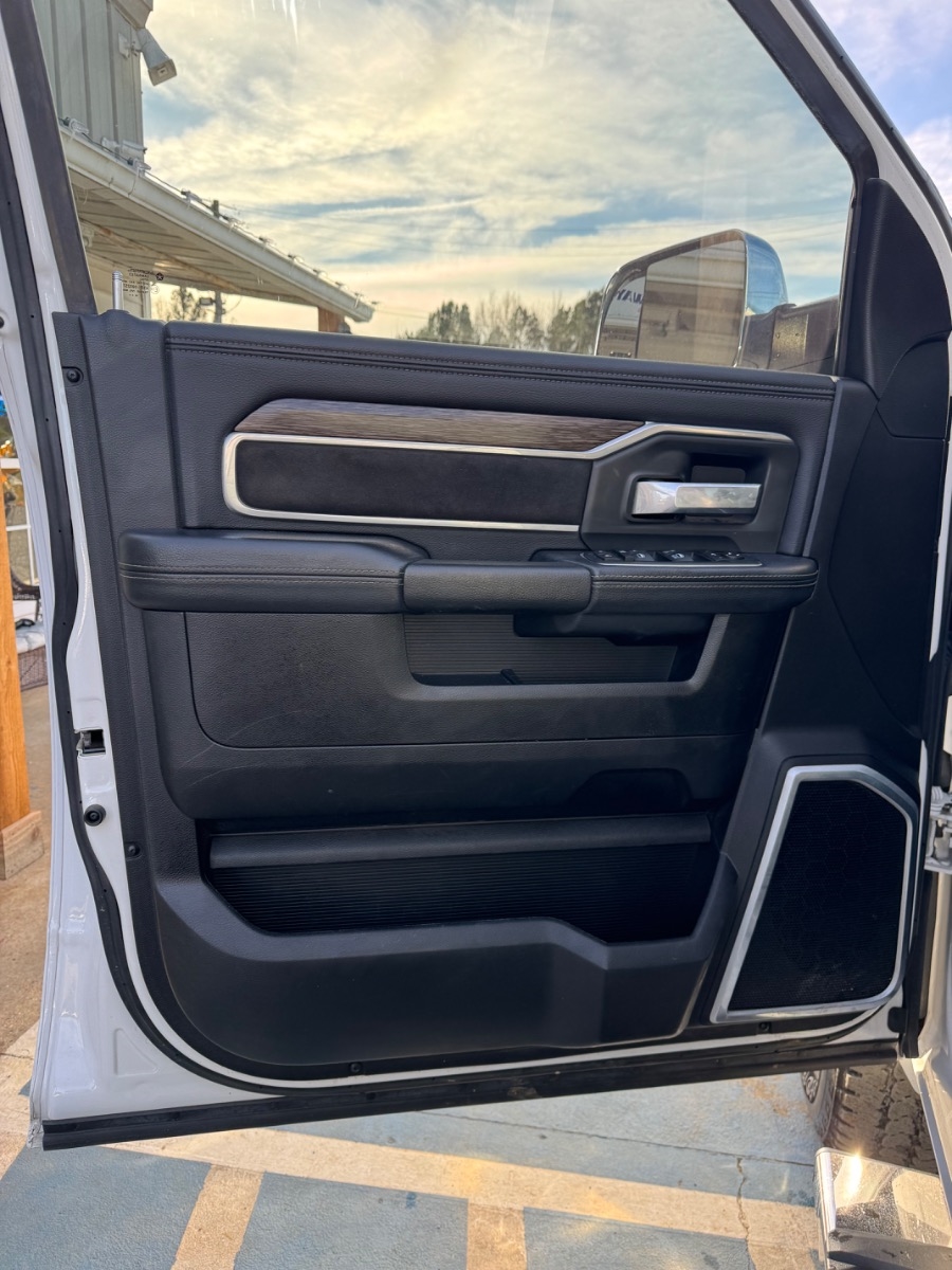 RAM 2500 Laramie 4x4 Crew Cab 6'4" Box 2020