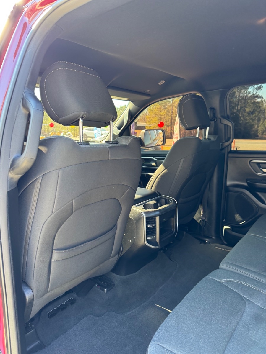 RAM 1500 Big Horn 4x2 Crew Cab 5'7" Box 2021