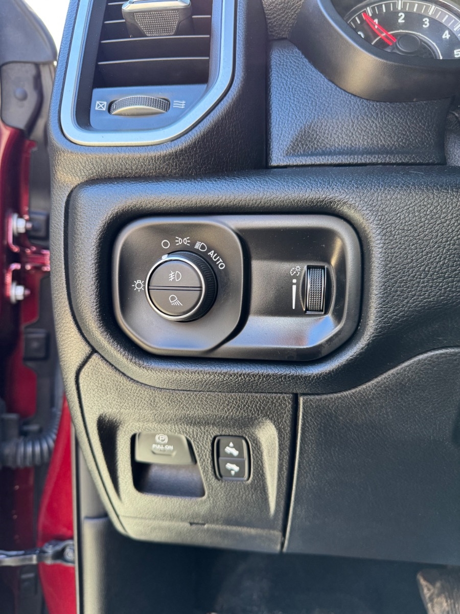 RAM 1500 Big Horn 4x2 Crew Cab 5'7" Box 2021