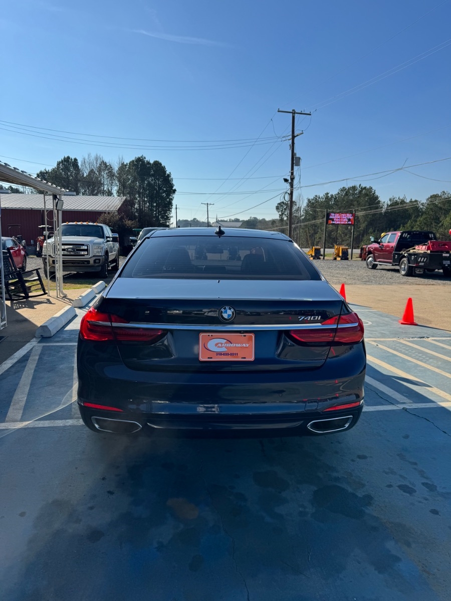 BMW 7 Series 4dr Sdn 740i RWD 2016