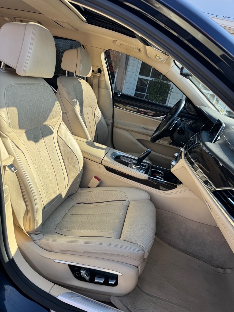 BMW 7 Series 4dr Sdn 740i RWD 2016