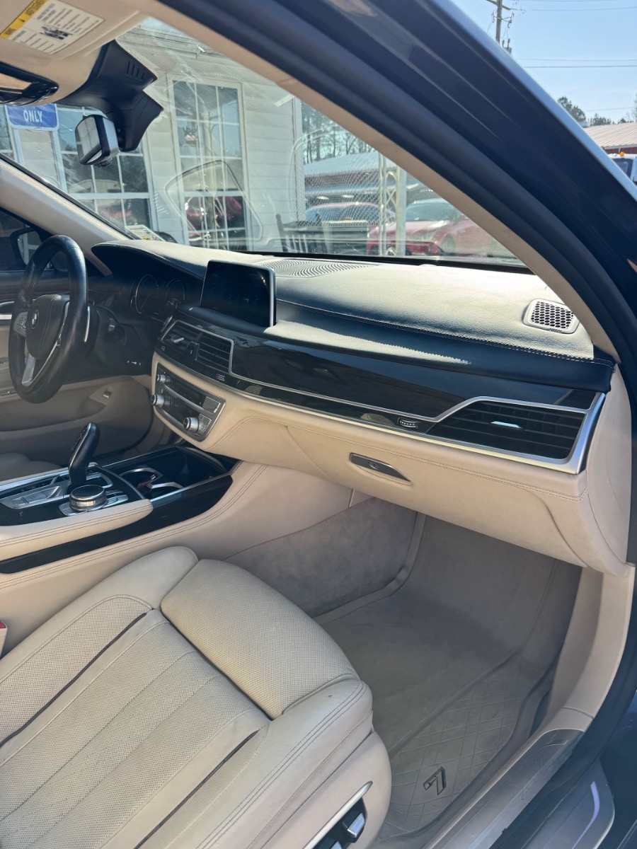 BMW 7 Series 4dr Sdn 740i RWD 2016