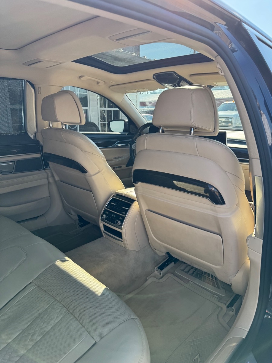 BMW 7 Series 4dr Sdn 740i RWD 2016