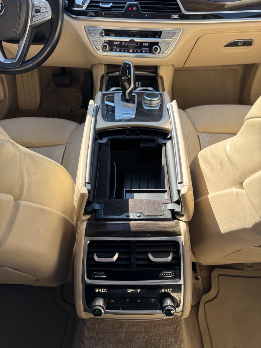 BMW 7 Series 4dr Sdn 740i RWD 2016