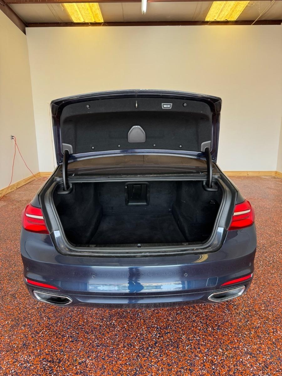 BMW 7 Series 4dr Sdn 740i RWD 2016