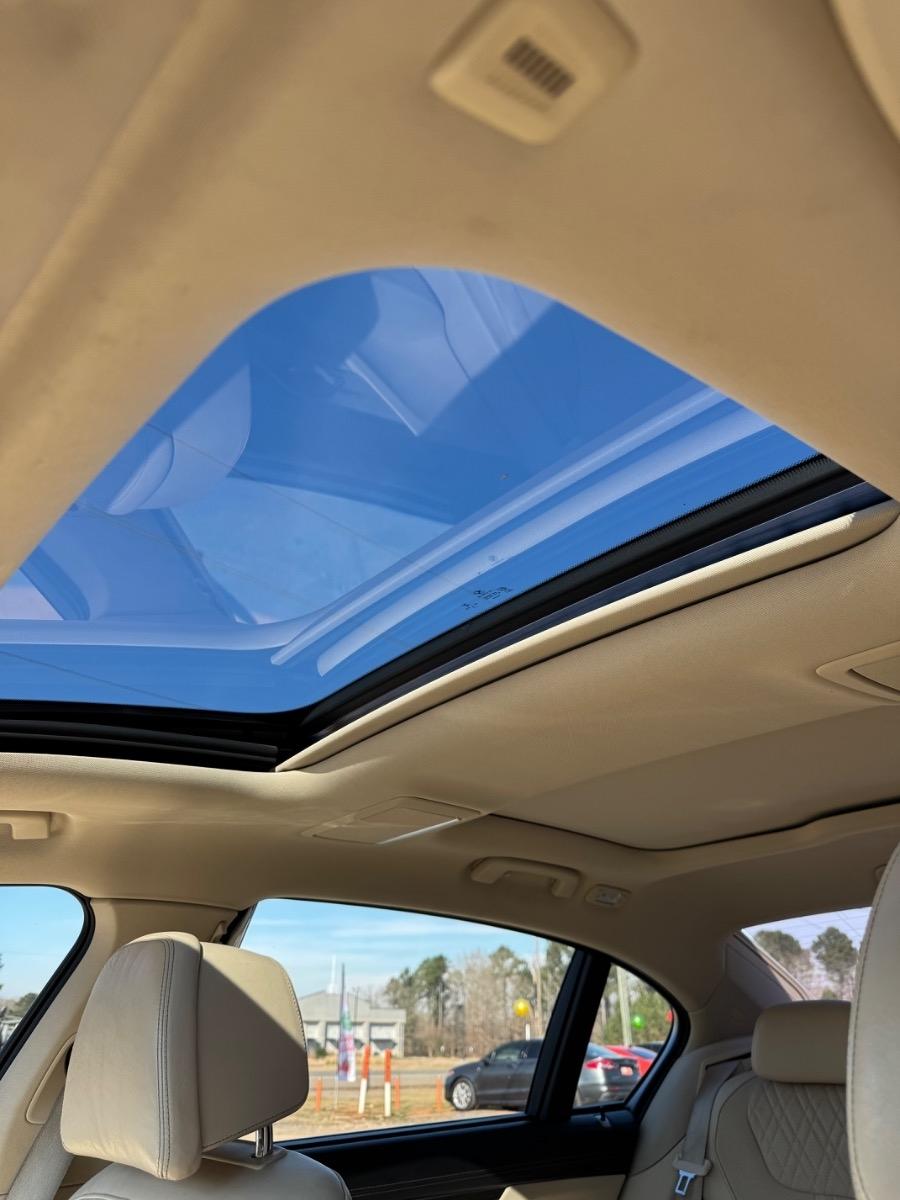 BMW 7 Series 4dr Sdn 740i RWD 2016