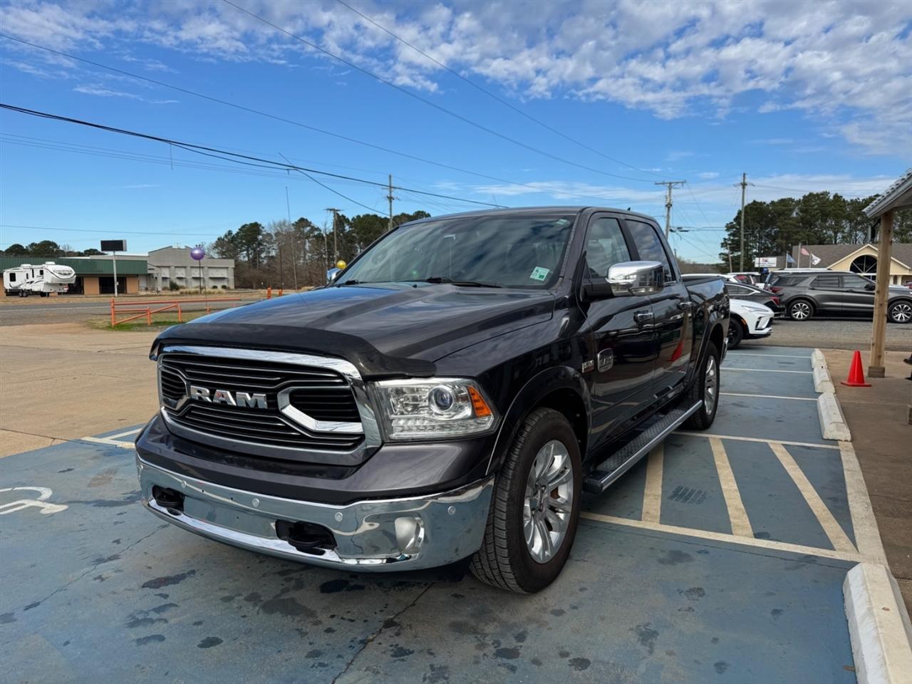 RAM 1500 Longhorn 4x2 Crew Cab 5'7" Box 2017