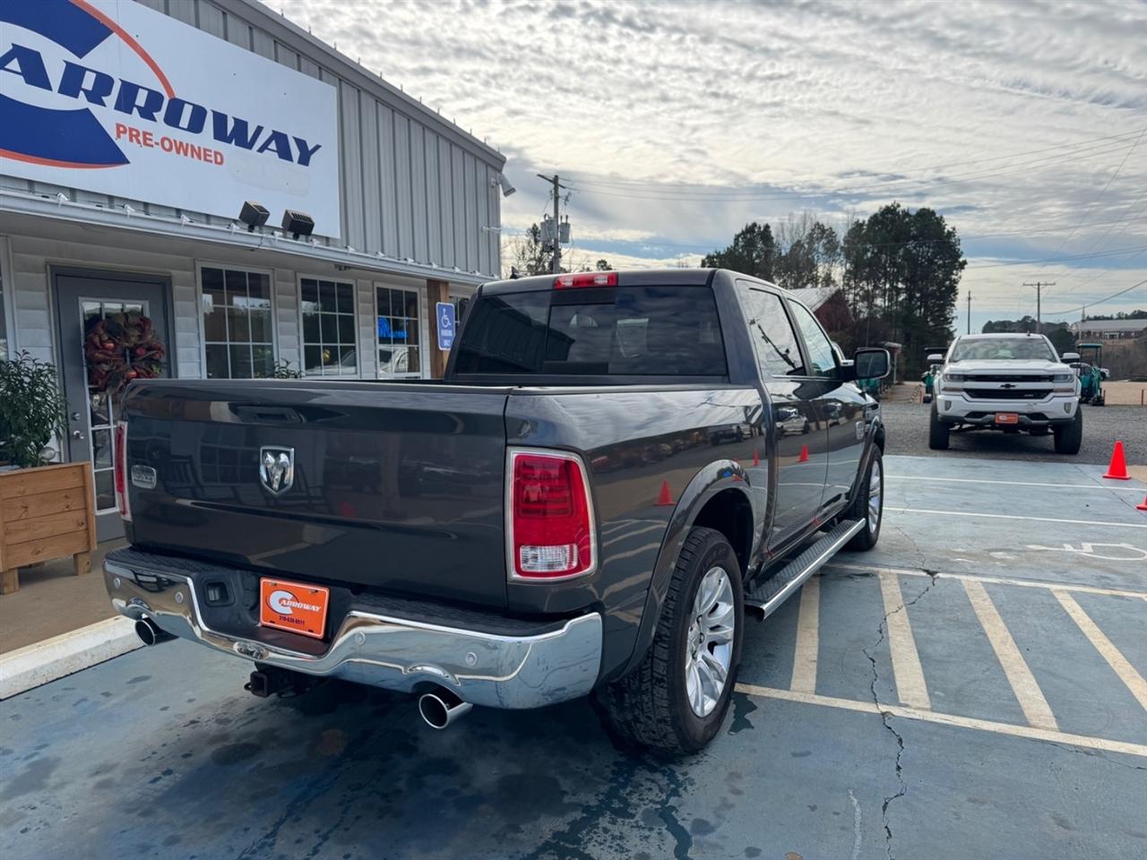 RAM 1500 Longhorn 4x2 Crew Cab 5'7" Box 2017