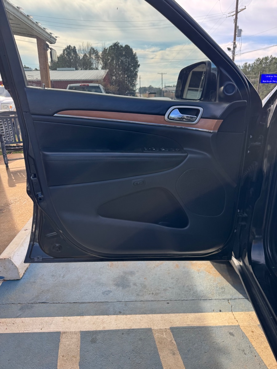 Jeep Grand Cherokee RWD 4dr Overland 2011