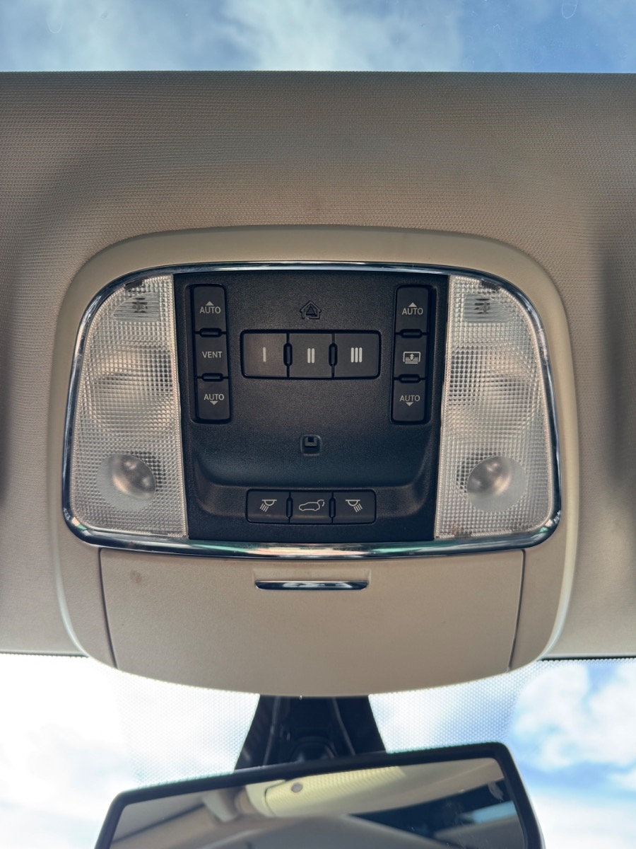 Jeep Grand Cherokee RWD 4dr Overland 2011