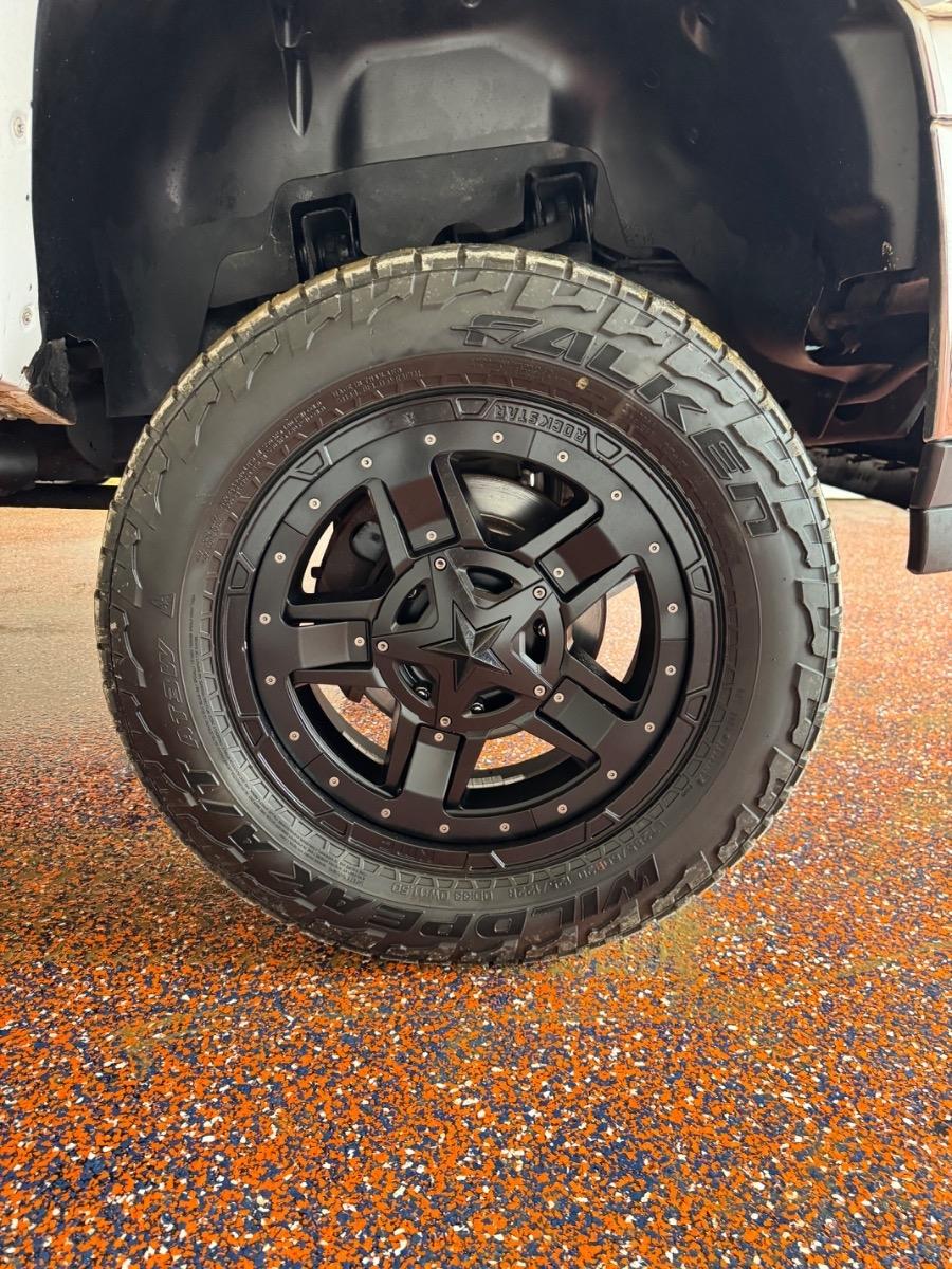 Chevrolet Silverado 3500HD 4WD Crew Cab 153.7" SRW LTZ 2011