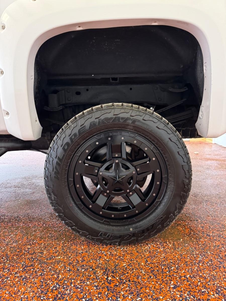 Chevrolet Silverado 3500HD 4WD Crew Cab 153.7" SRW LTZ 2011