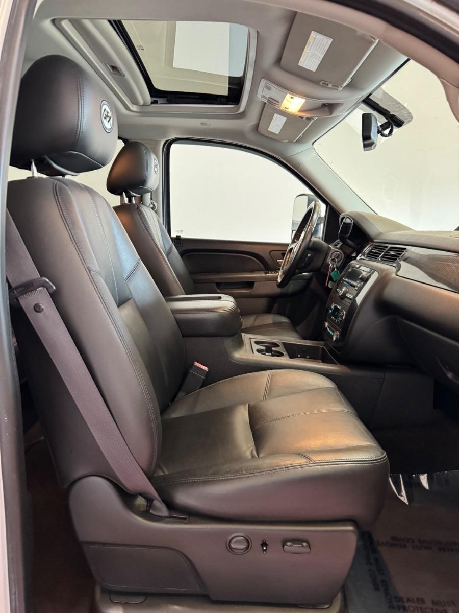 Chevrolet Silverado 3500HD 4WD Crew Cab 153.7" SRW LTZ 2011