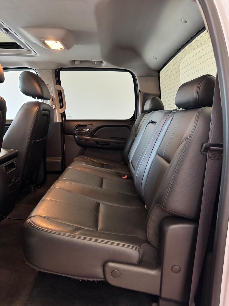 Chevrolet Silverado 3500HD 4WD Crew Cab 153.7" SRW LTZ 2011