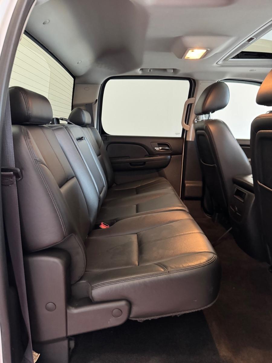 Chevrolet Silverado 3500HD 4WD Crew Cab 153.7" SRW LTZ 2011