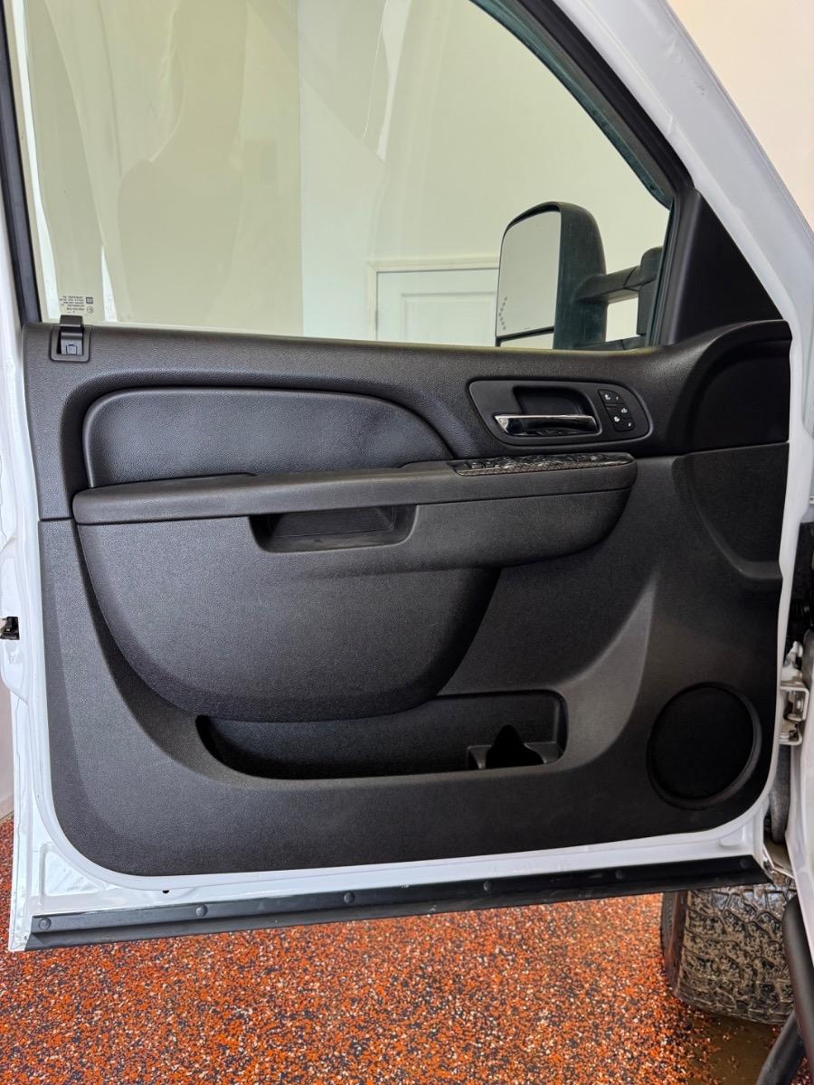 Chevrolet Silverado 3500HD 4WD Crew Cab 153.7" SRW LTZ 2011