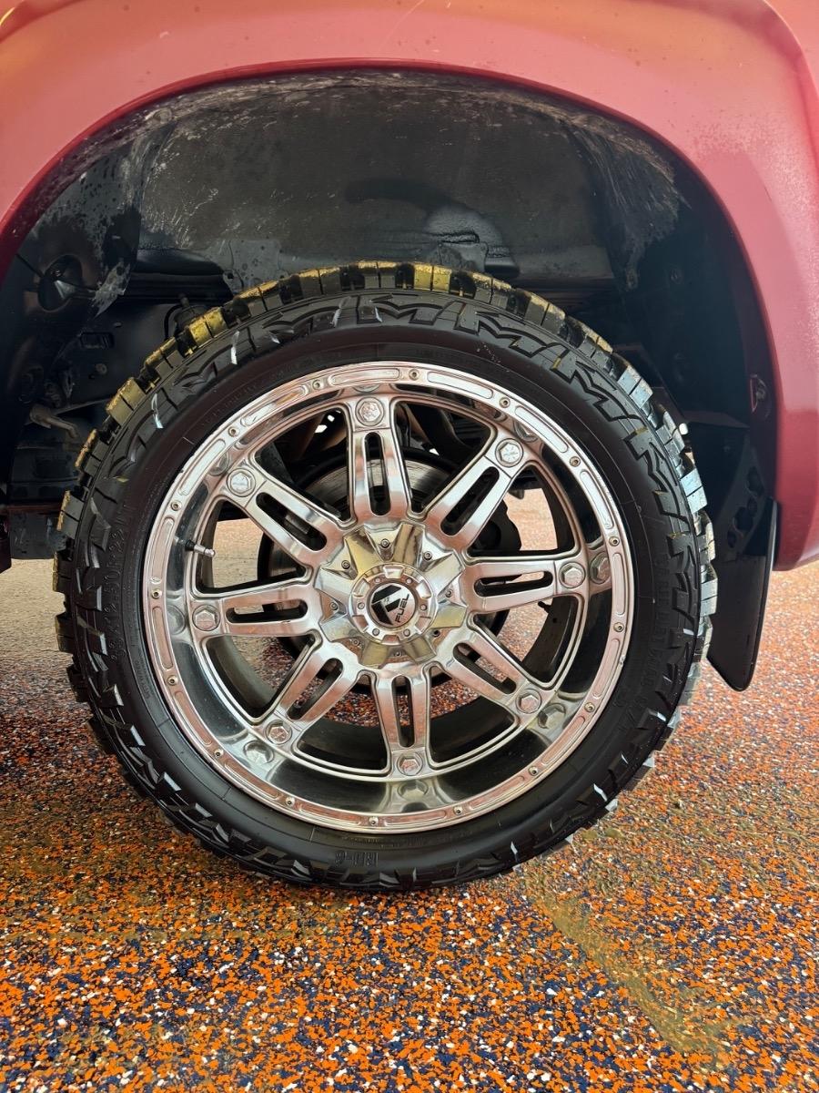 Toyota Tundra 2WD Truck CrewMax 5.7L V8 6-Spd AT LTD (Natl) 2010