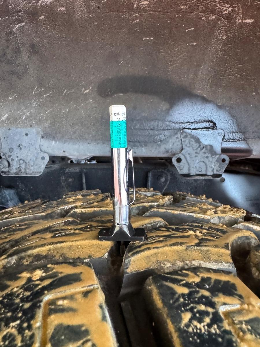 Toyota Tundra 2WD Truck CrewMax 5.7L V8 6-Spd AT LTD (Natl) 2010