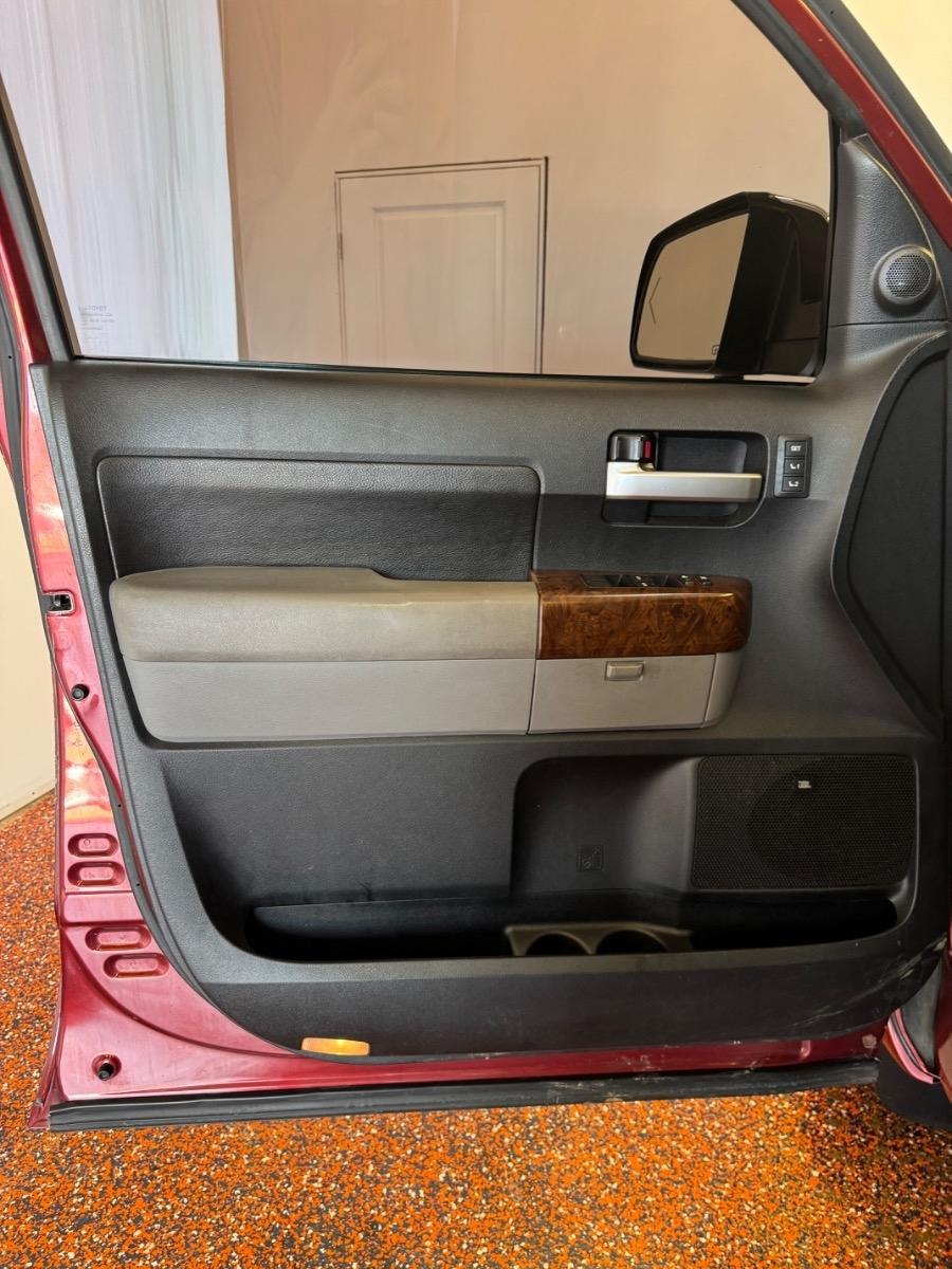 Toyota Tundra 2WD Truck CrewMax 5.7L V8 6-Spd AT LTD (Natl) 2010