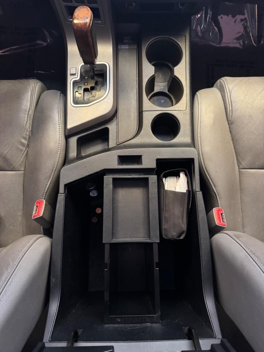 Toyota Tundra 2WD Truck CrewMax 5.7L V8 6-Spd AT LTD (Natl) 2010