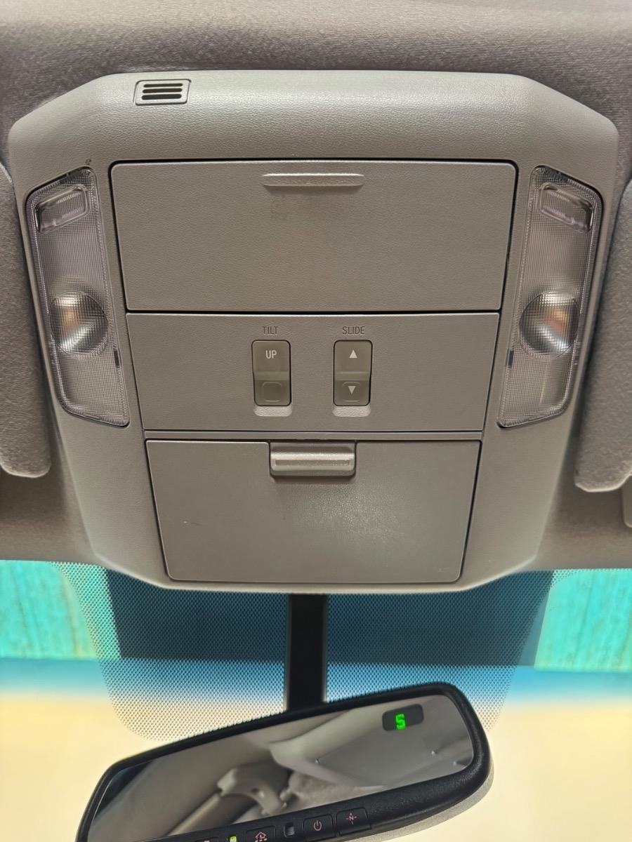 Toyota Tundra 2WD Truck CrewMax 5.7L V8 6-Spd AT LTD (Natl) 2010