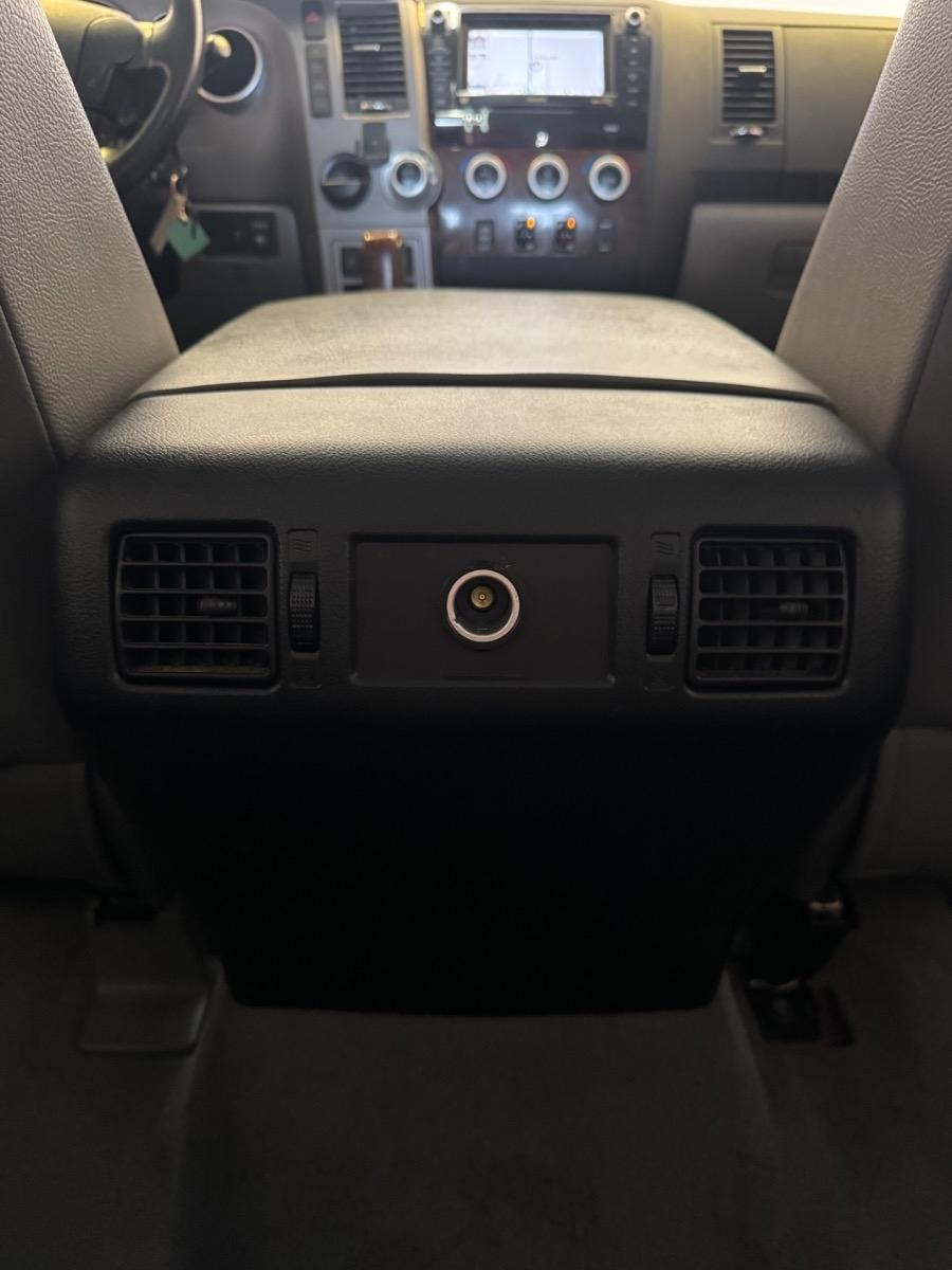 Toyota Tundra 2WD Truck CrewMax 5.7L V8 6-Spd AT LTD (Natl) 2010