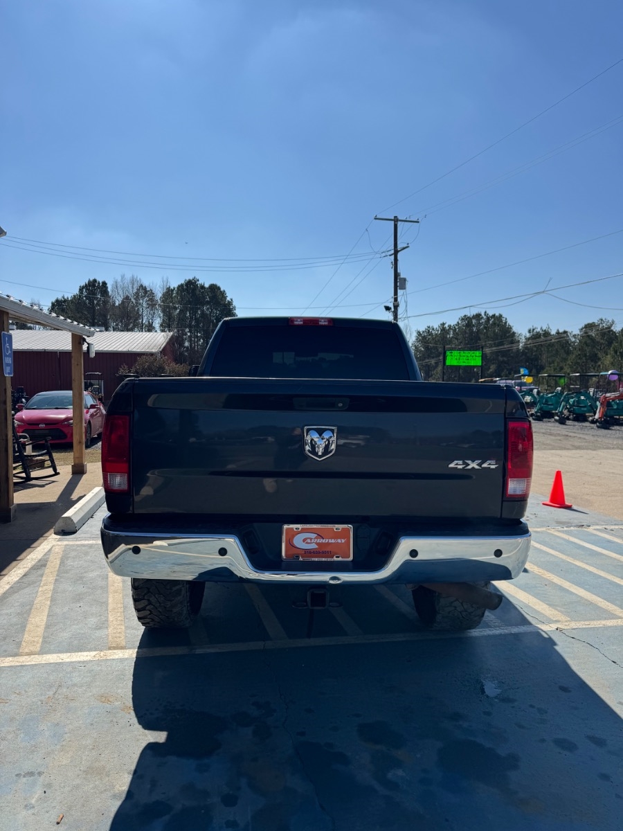 RAM 2500 Tradesman 4x4 Crew Cab 6'4" Box 2017