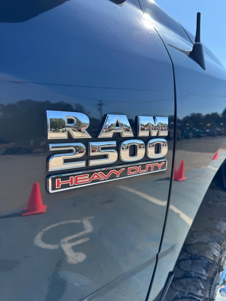 RAM 2500 Tradesman 4x4 Crew Cab 6'4" Box 2017