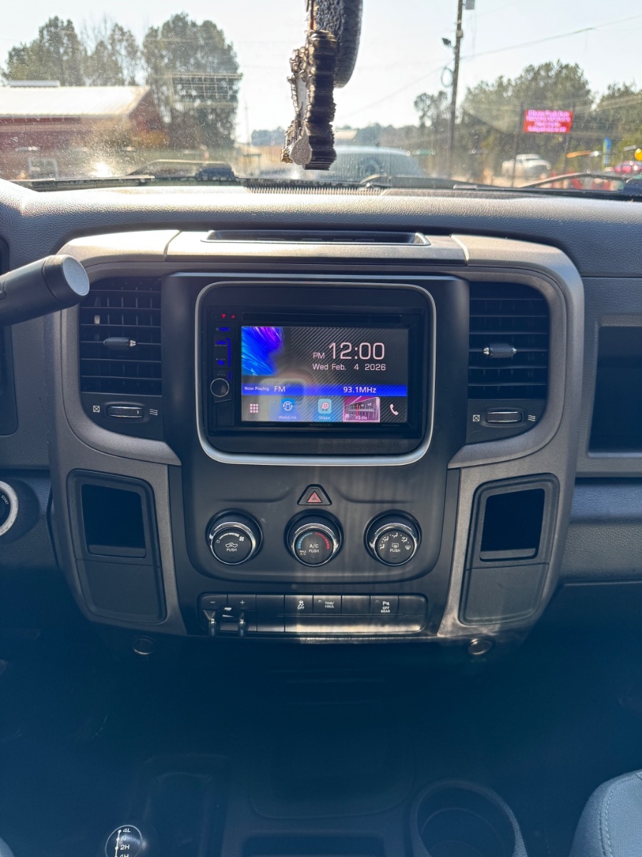 RAM 2500 Tradesman 4x4 Crew Cab 6'4" Box 2017