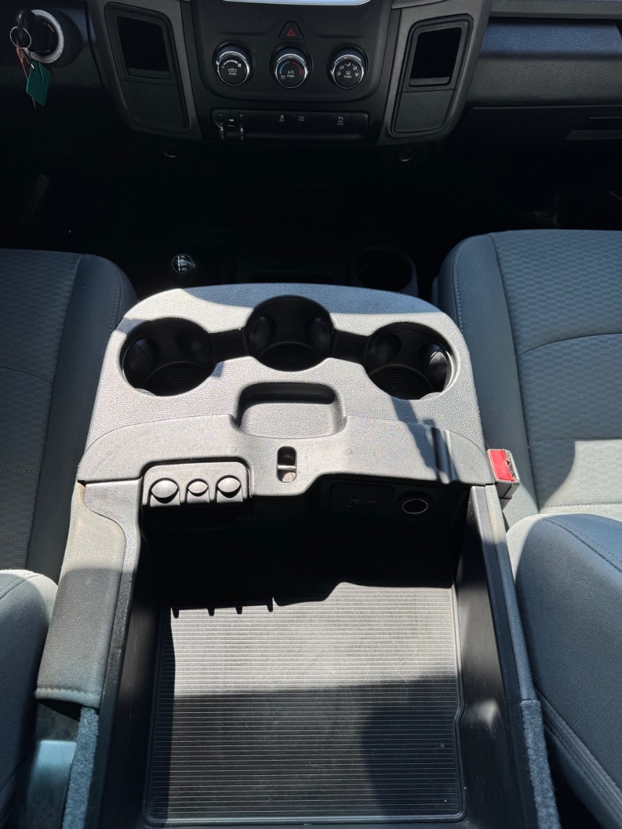 RAM 2500 Tradesman 4x4 Crew Cab 6'4" Box 2017