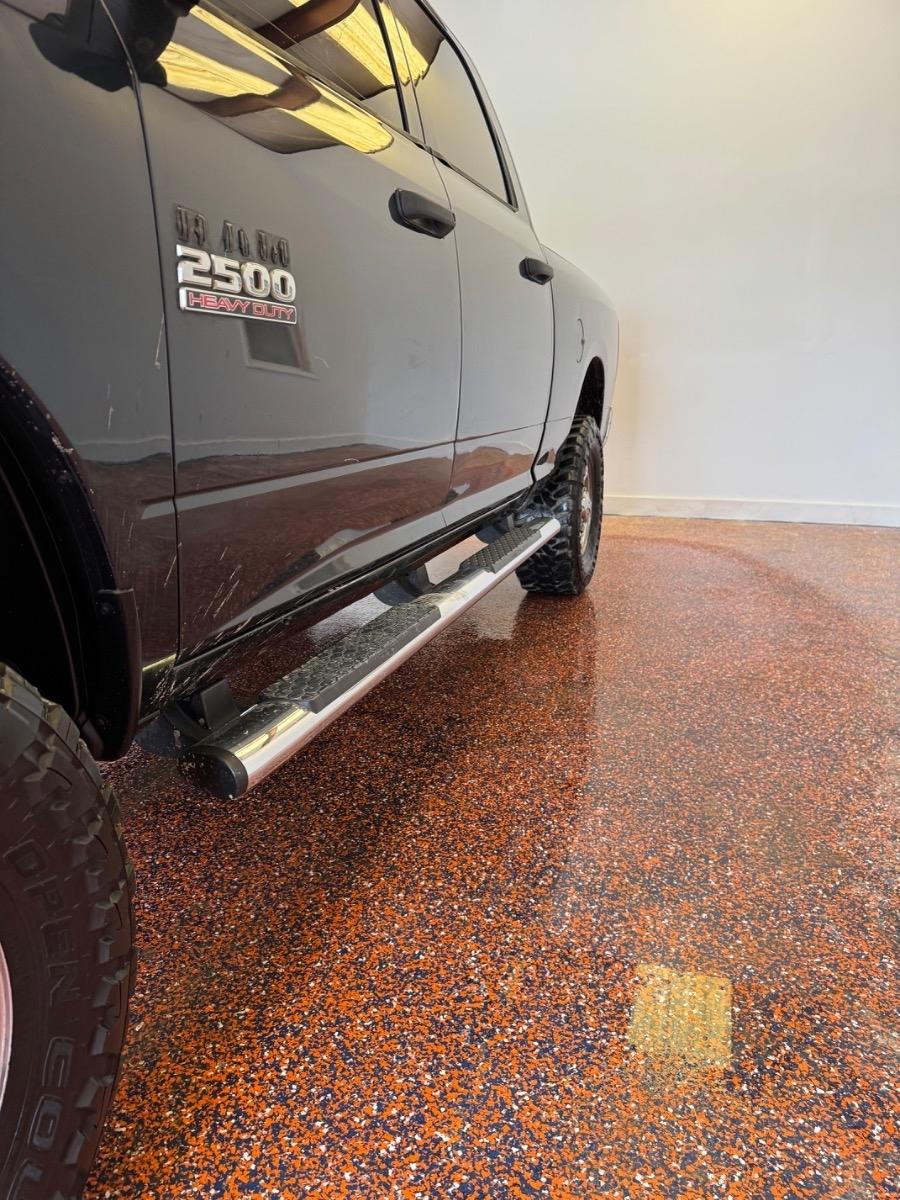 RAM 2500 Tradesman 4x4 Crew Cab 6'4" Box 2017