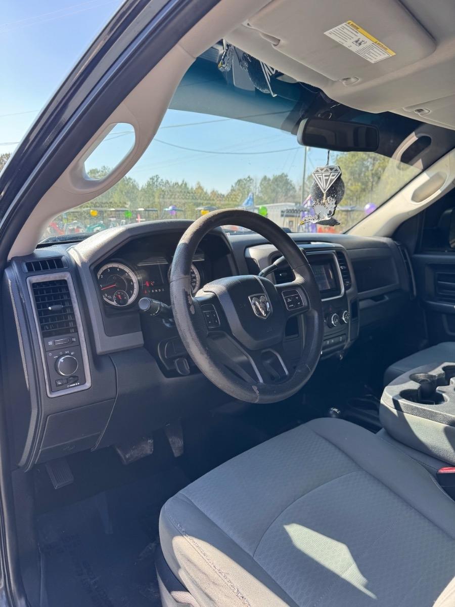 RAM 2500 Tradesman 4x4 Crew Cab 6'4" Box 2017