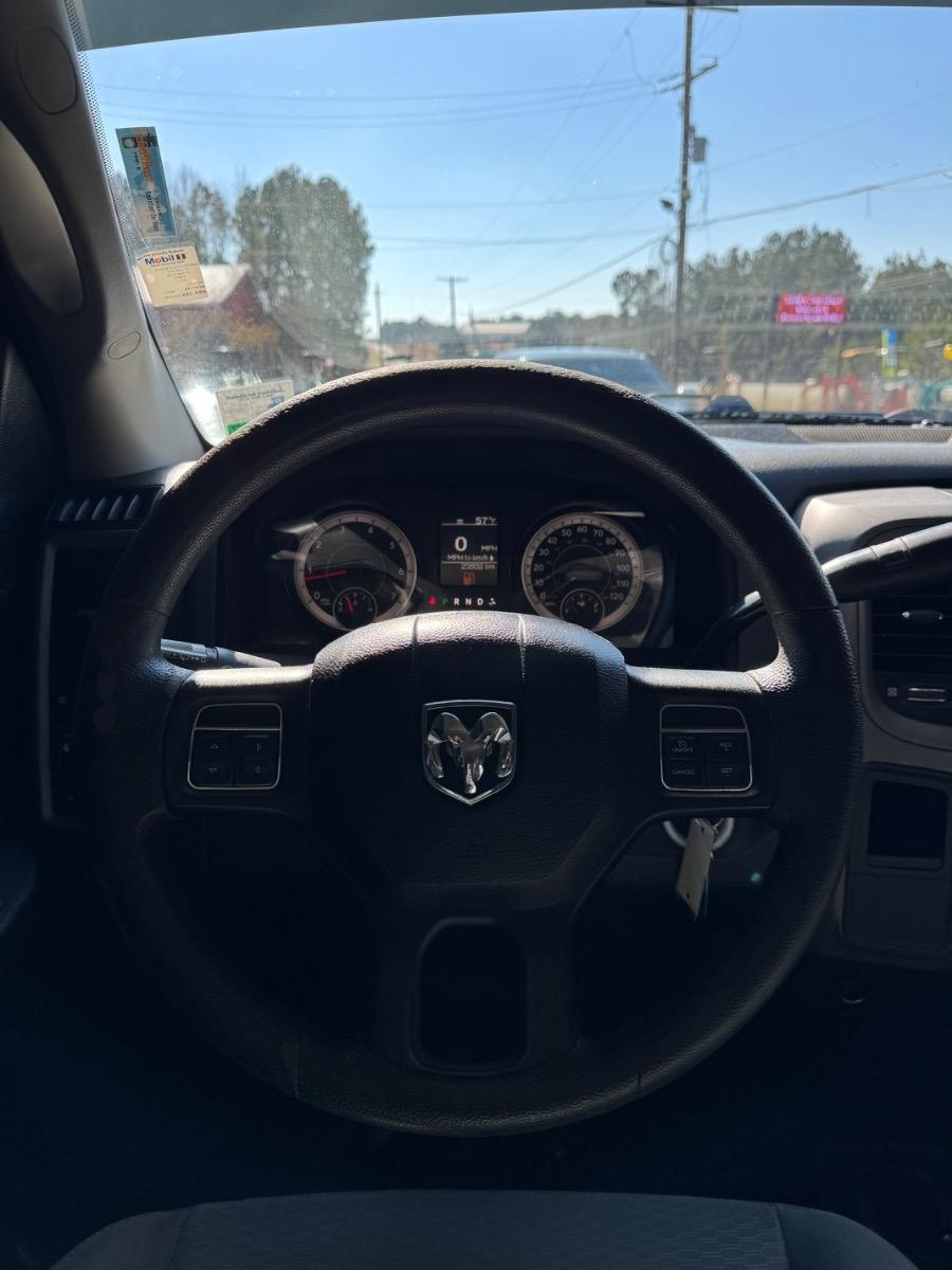 RAM 2500 Tradesman 4x4 Crew Cab 6'4" Box 2017