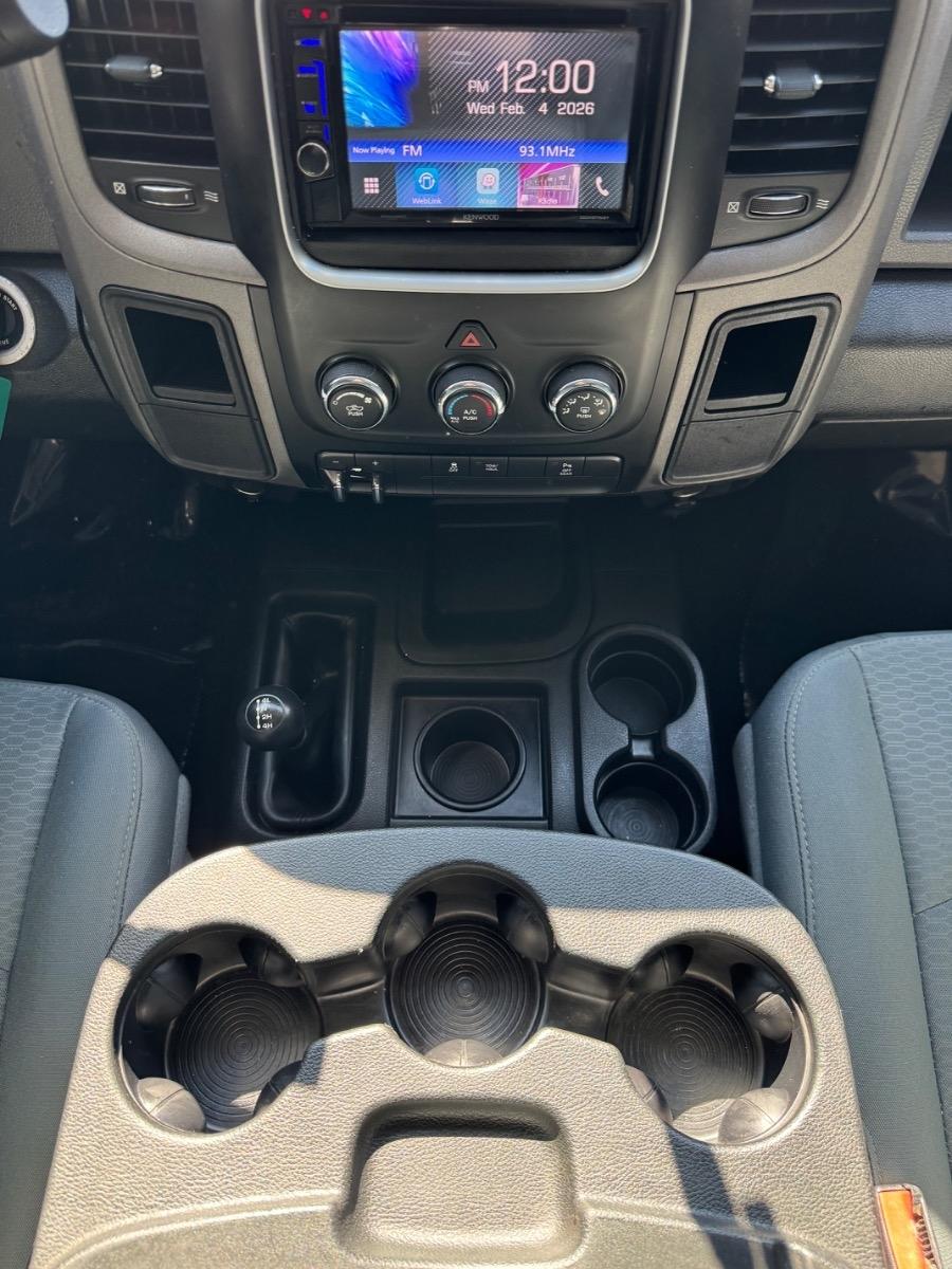 RAM 2500 Tradesman 4x4 Crew Cab 6'4" Box 2017