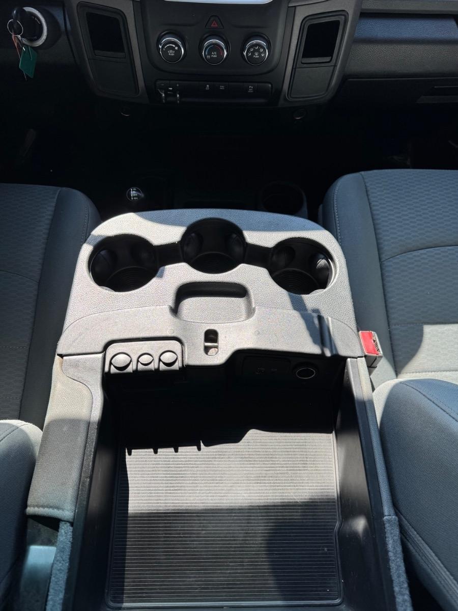 RAM 2500 Tradesman 4x4 Crew Cab 6'4" Box 2017