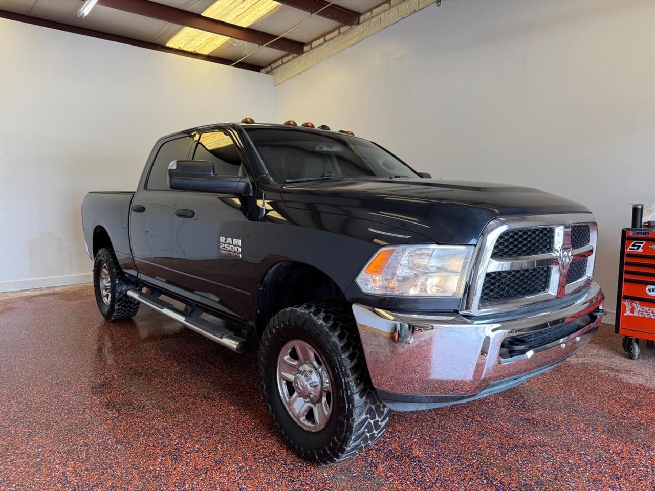 RAM 2500 Tradesman 4x4 Crew Cab 6'4" Box 2017