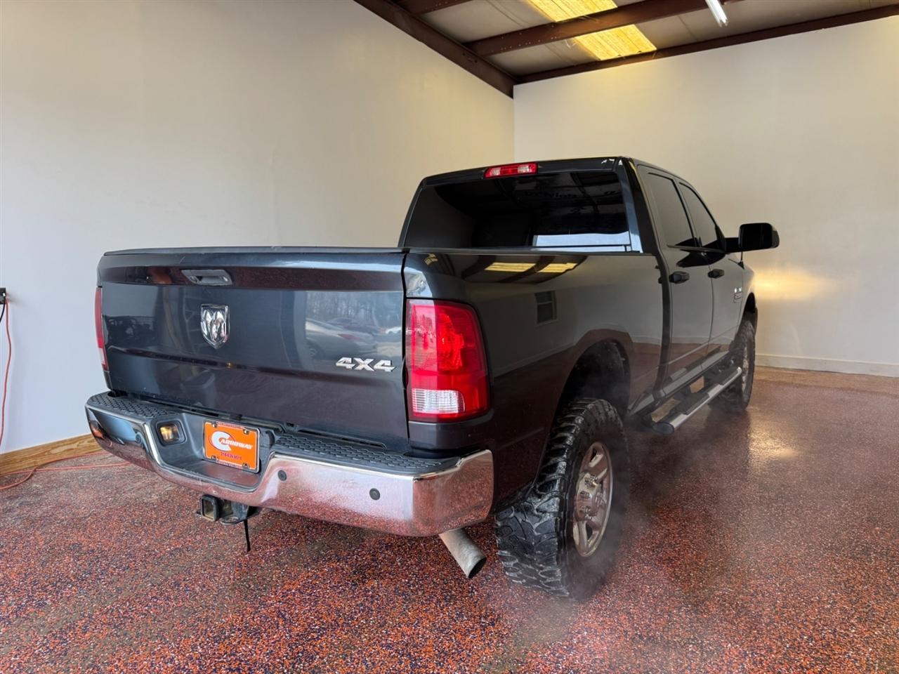 RAM 2500 Tradesman 4x4 Crew Cab 6'4" Box 2017