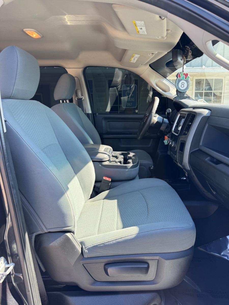 RAM 2500 Tradesman 4x4 Crew Cab 6'4" Box 2017