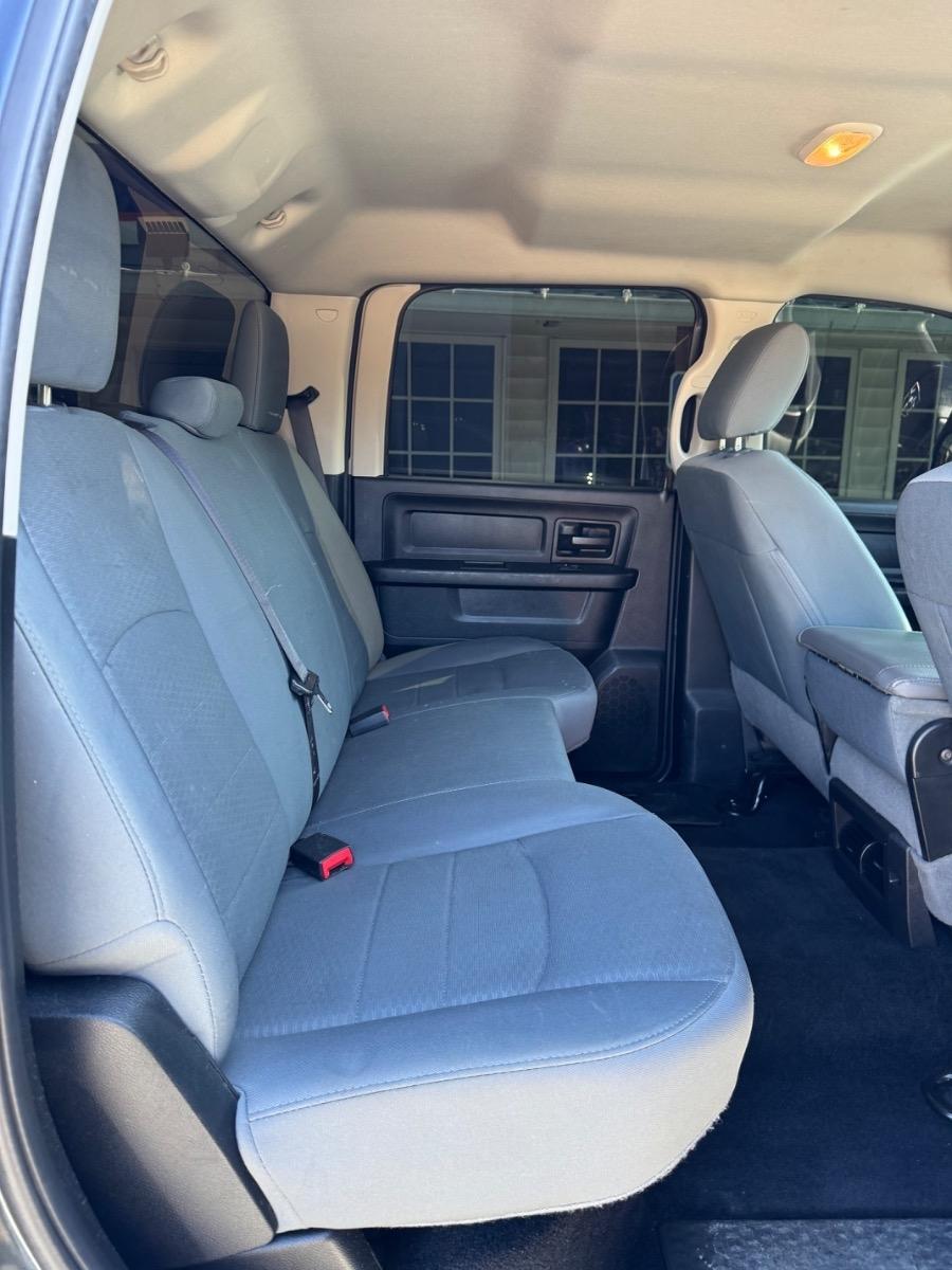 RAM 2500 Tradesman 4x4 Crew Cab 6'4" Box 2017